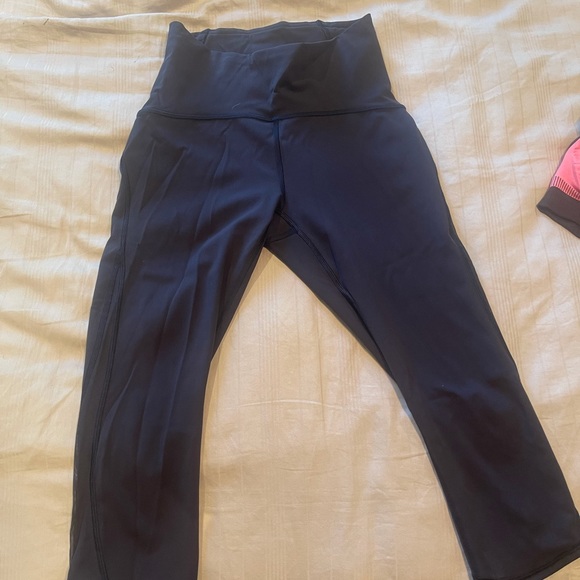 lululemon navy mesh align capri leggings - Picture 2 of 3